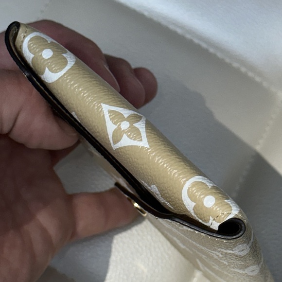 Louis Vuitton monogram kirigami mm cream & white monogram - Picture 4 of 10